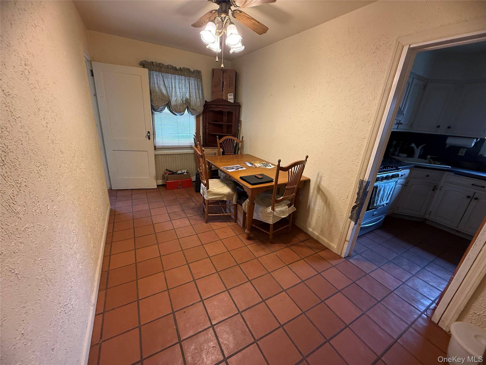 3 Bedroom Home for Sale in New Hyde Park - New York - USA - 6