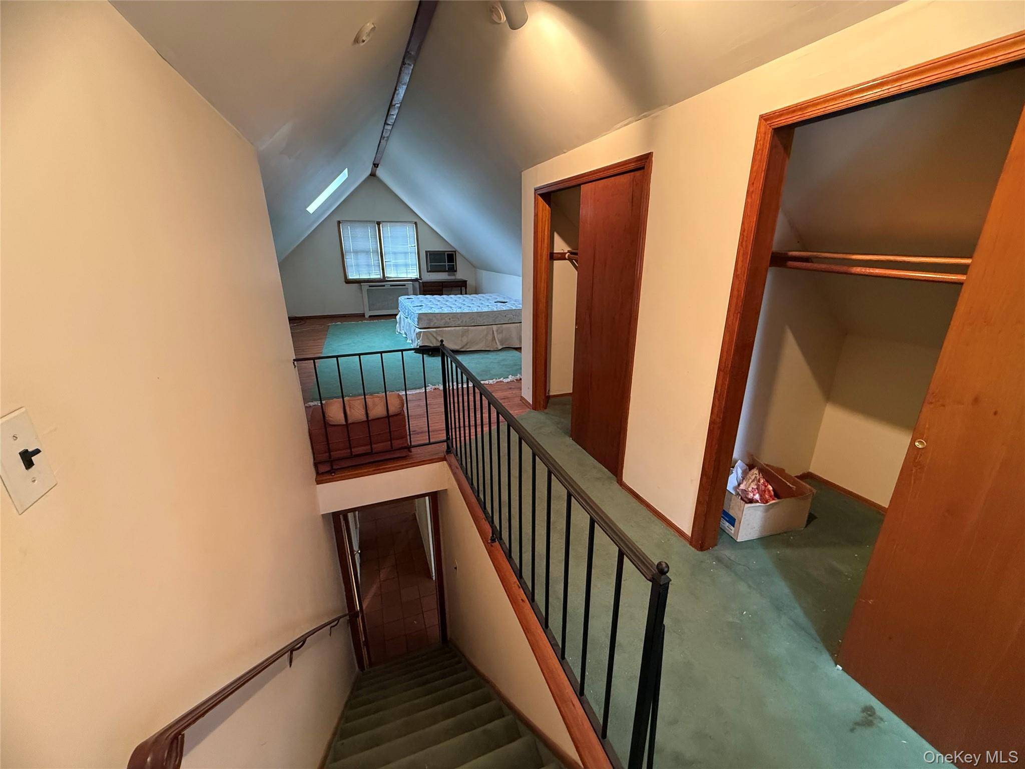 3 Bedroom Home for Sale in New Hyde Park - New York - USA - 7