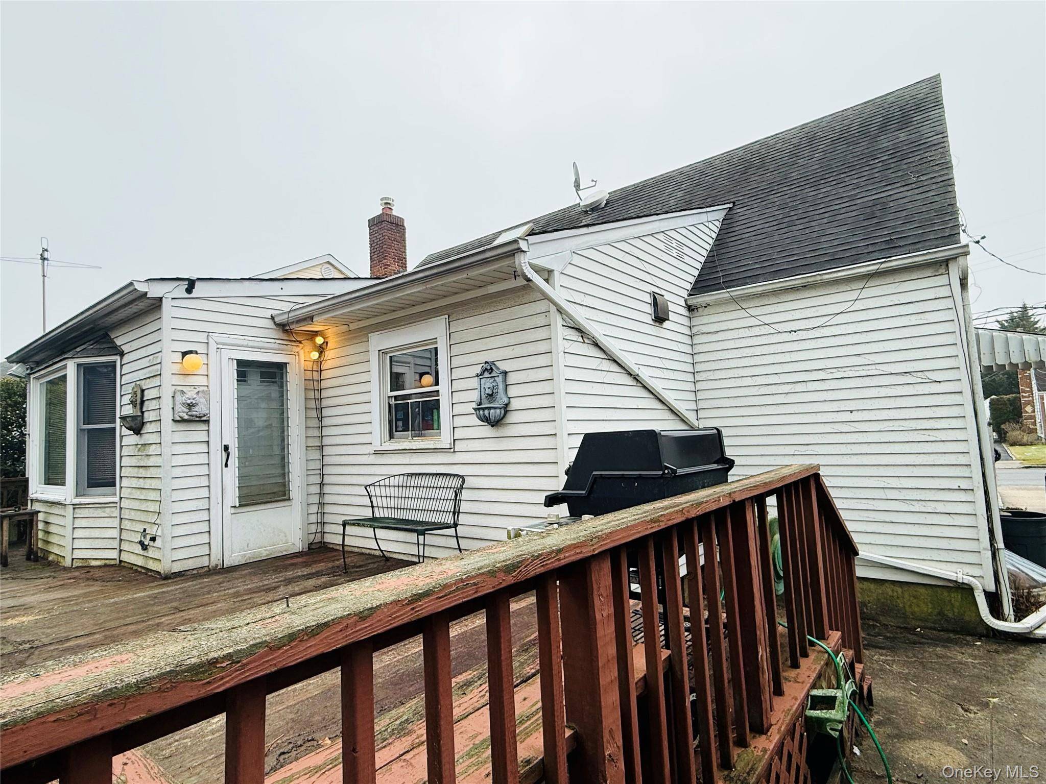 3 Bedroom Home for Sale in New Hyde Park - New York - USA - 8