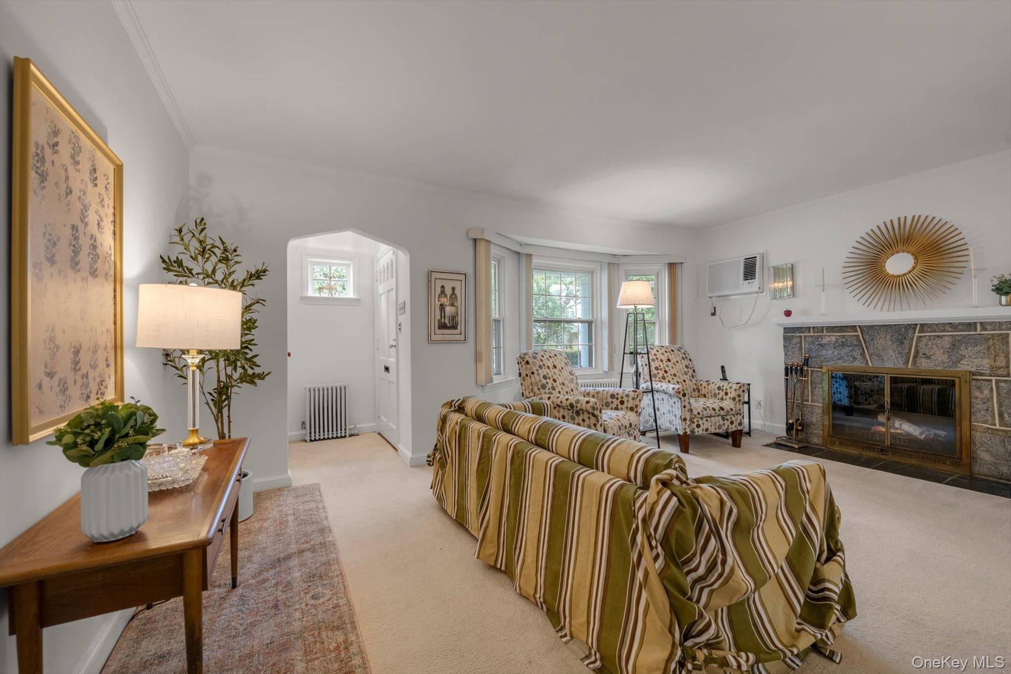 3 Bedroom Home for Sale in New Hyde Park - New York - USA - 2