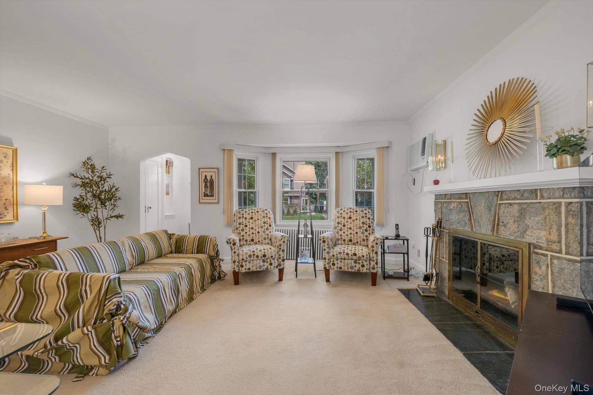 3 Bedroom Home for Sale in New Hyde Park - New York - USA - 3