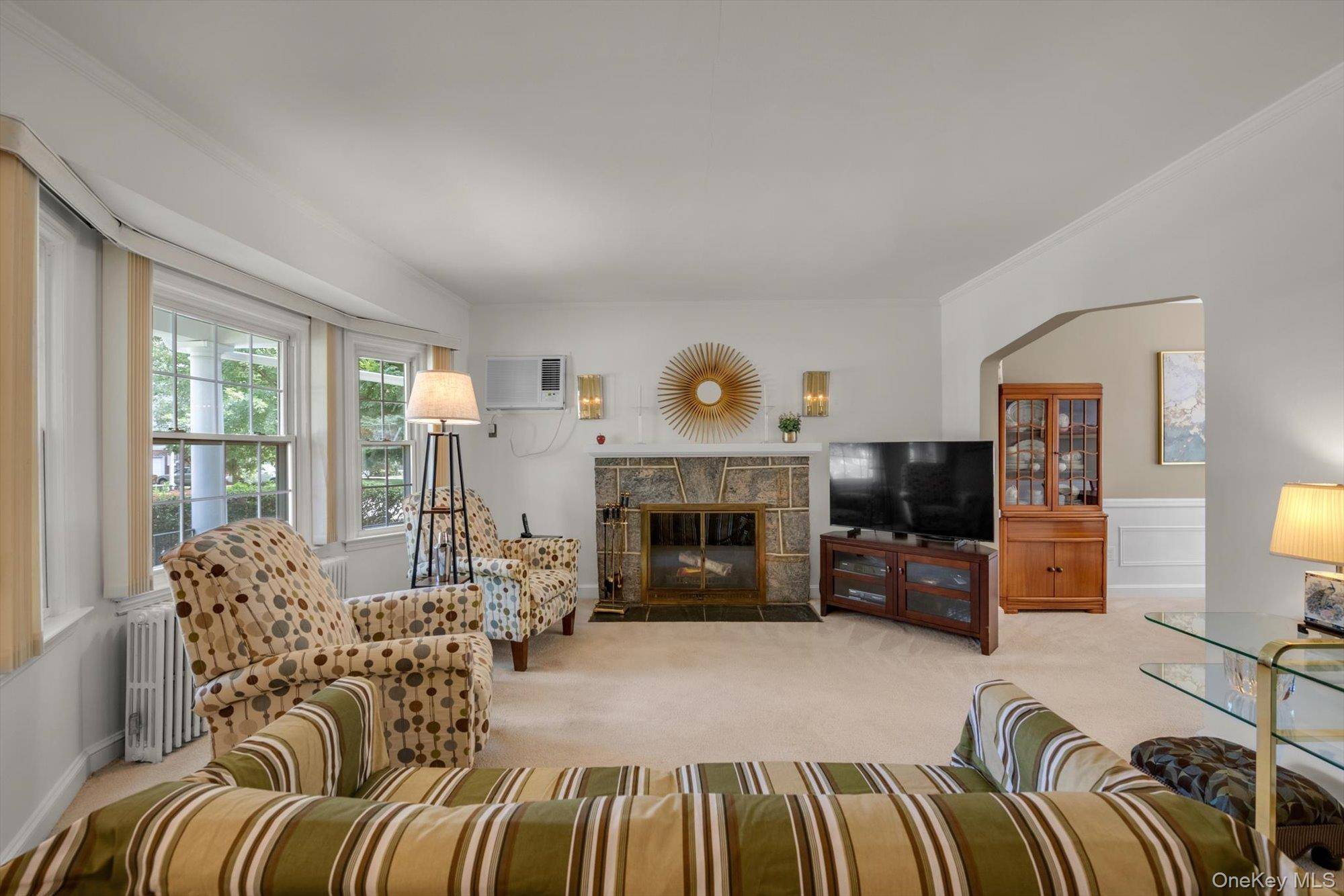 3 Bedroom Home for Sale in New Hyde Park - New York - USA - 4