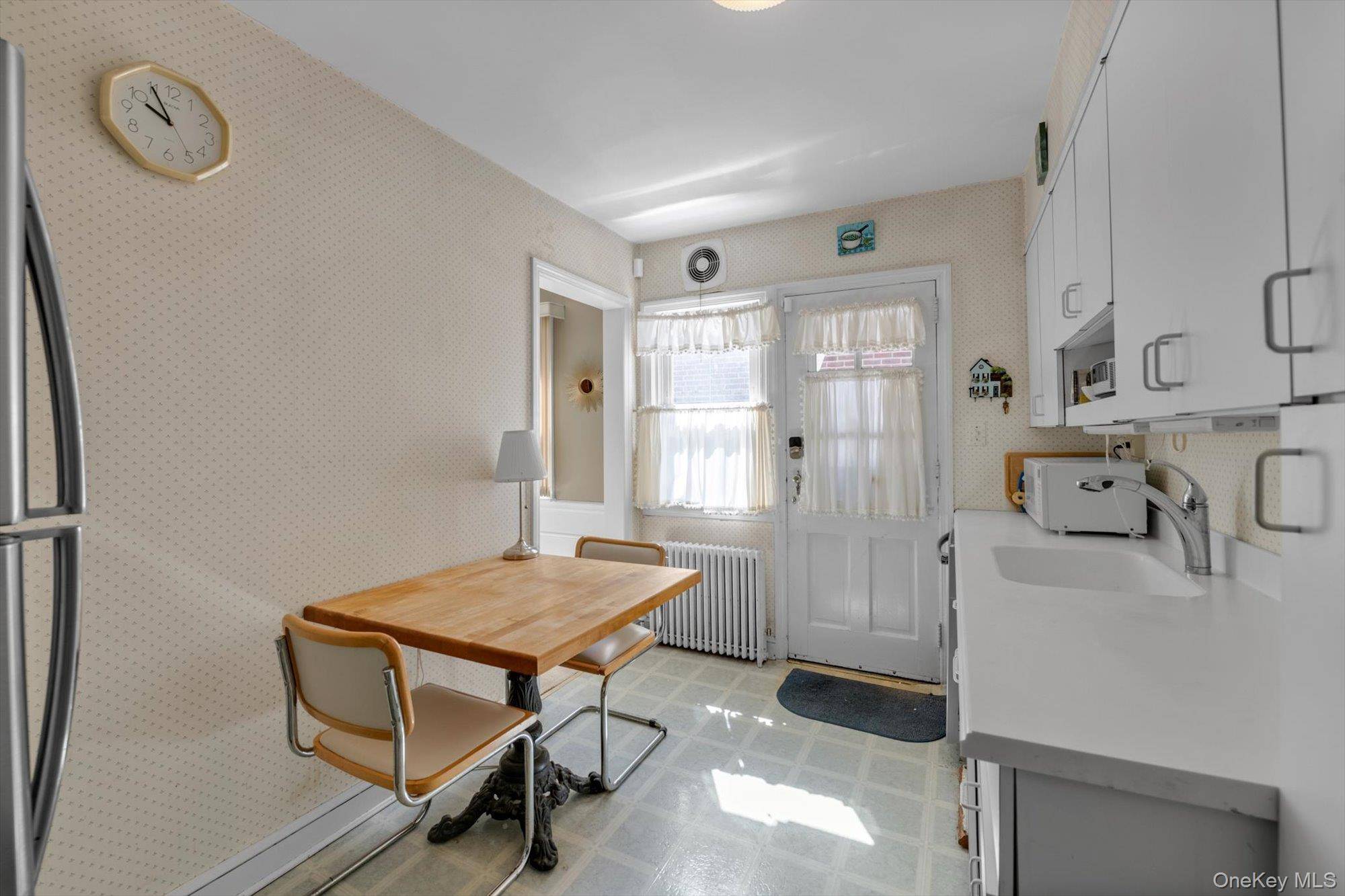 3 Bedroom Home for Sale in New Hyde Park - New York - USA - 8