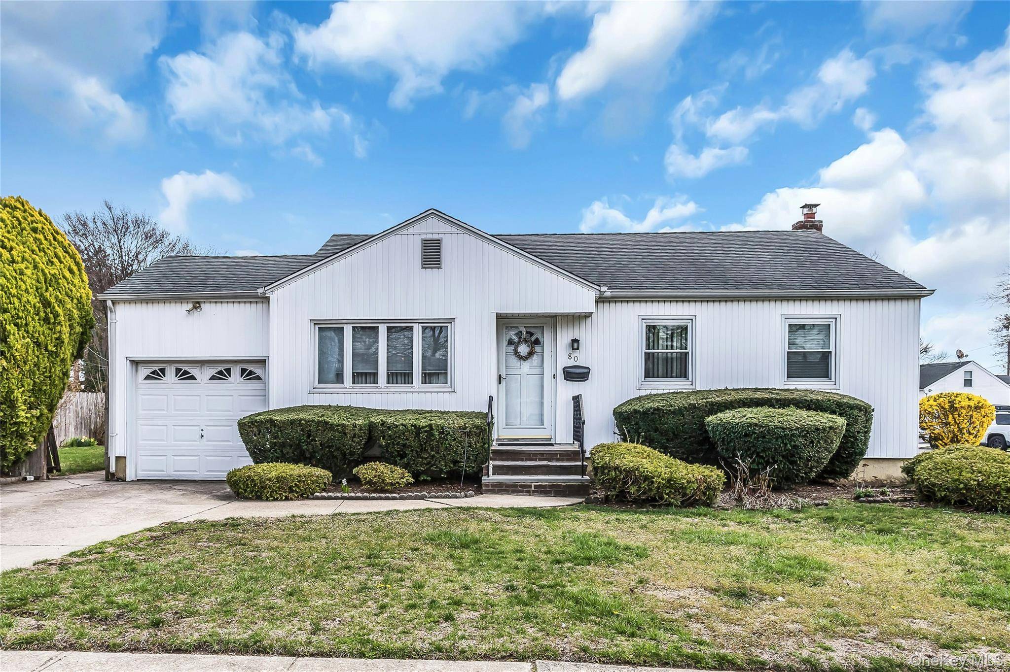 3 Bedroom Home for Sale in Plainview - New York - USA - 1