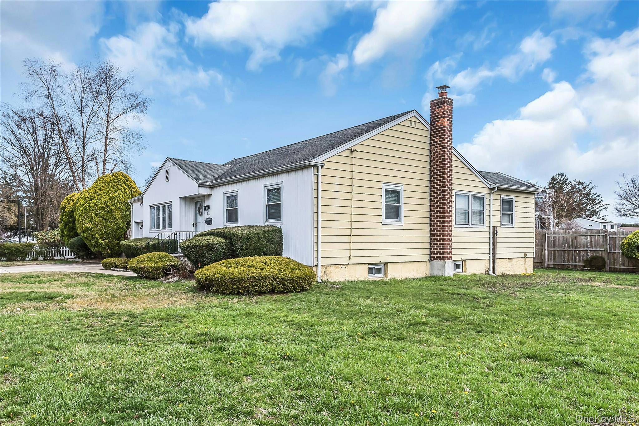 3 Bedroom Home for Sale in Plainview - New York - USA - 3