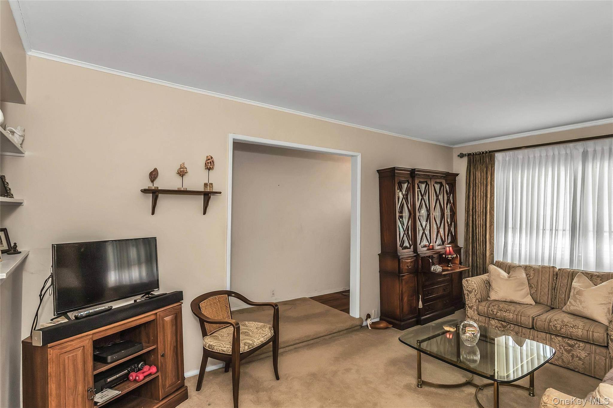 3 Bedroom Home for Sale in Plainview - New York - USA - 7