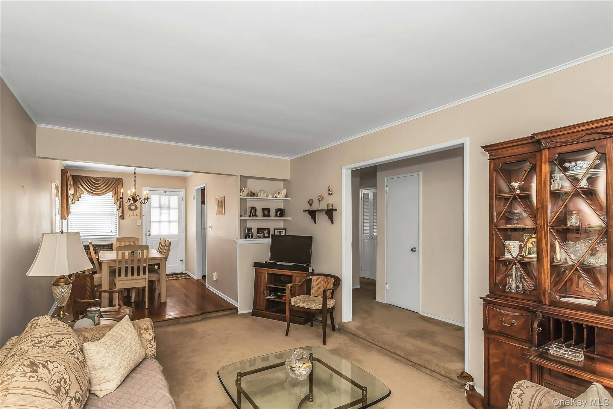 3 Bedroom Home for Sale in Plainview - New York - USA - 8