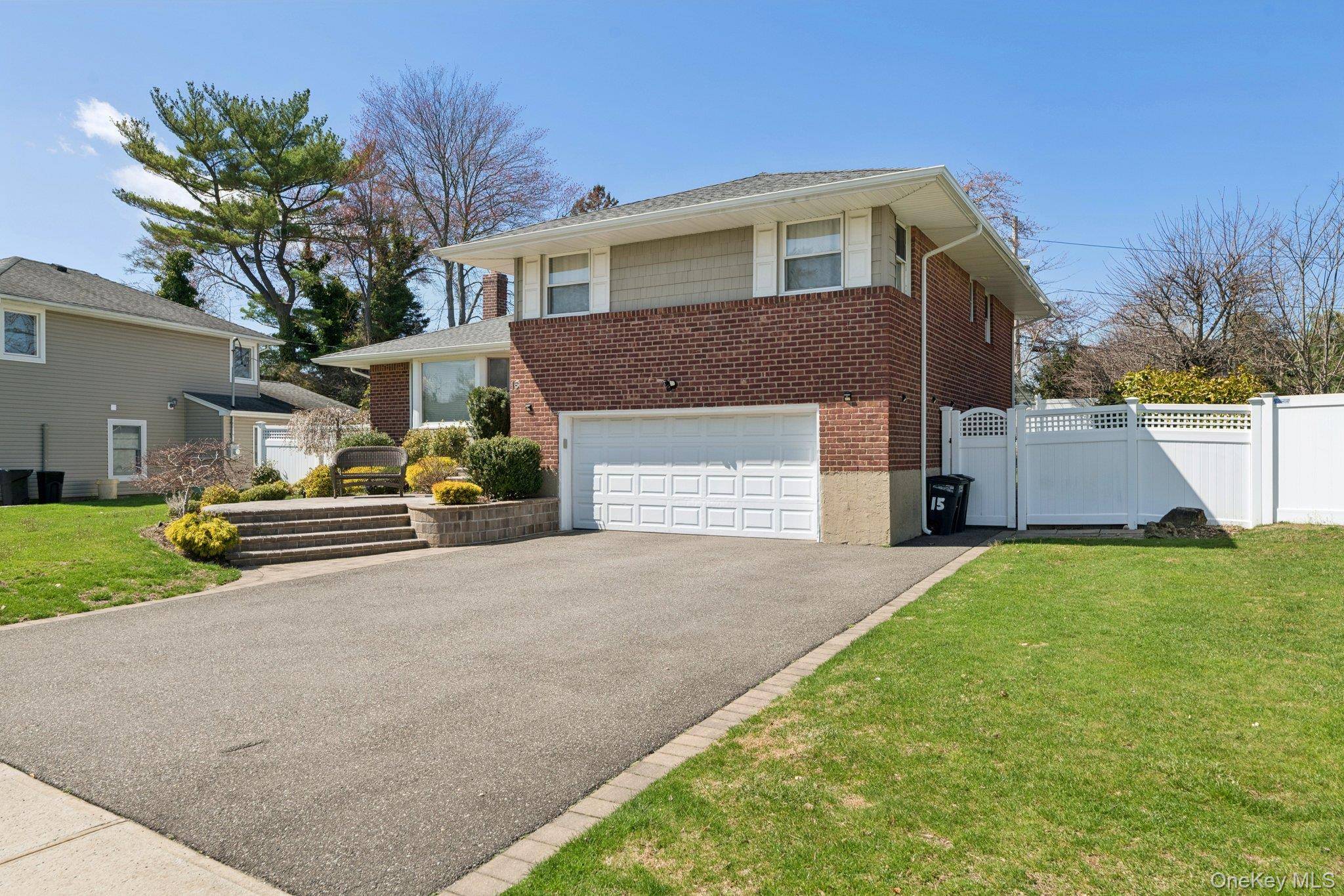 Casa con 3 Dormitorios en Venta en Plainview - Nueva York - EE. UU. - 2