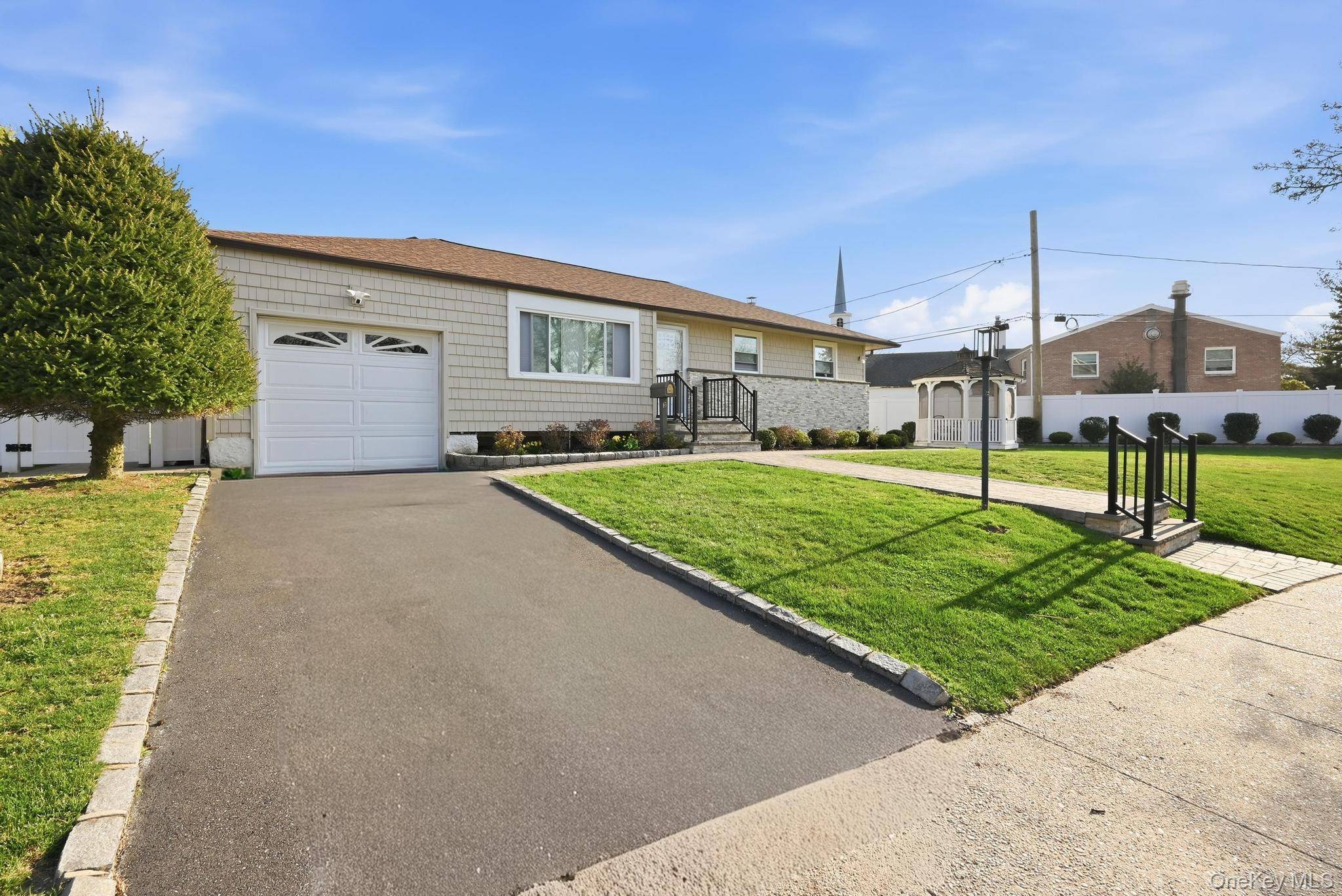Hogar con 3 Dormitorios en Venta en Plainview - Nueva York - EE. UU. - 2
