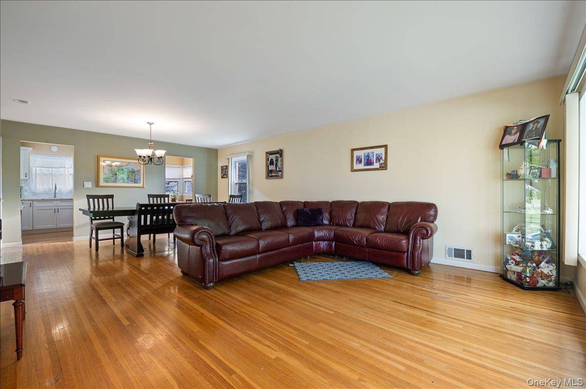 Hogar con 3 Dormitorios en Venta en Plainview - Nueva York - EE. UU. - 4