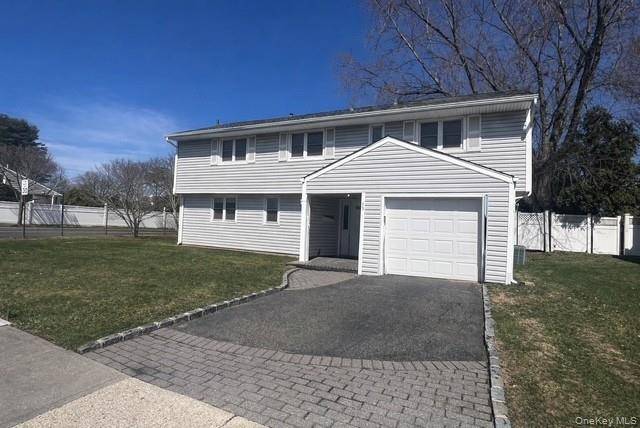 Casa con 3 Dormitorios en Venta en Plainview - Nueva York - EE. UU. - 1