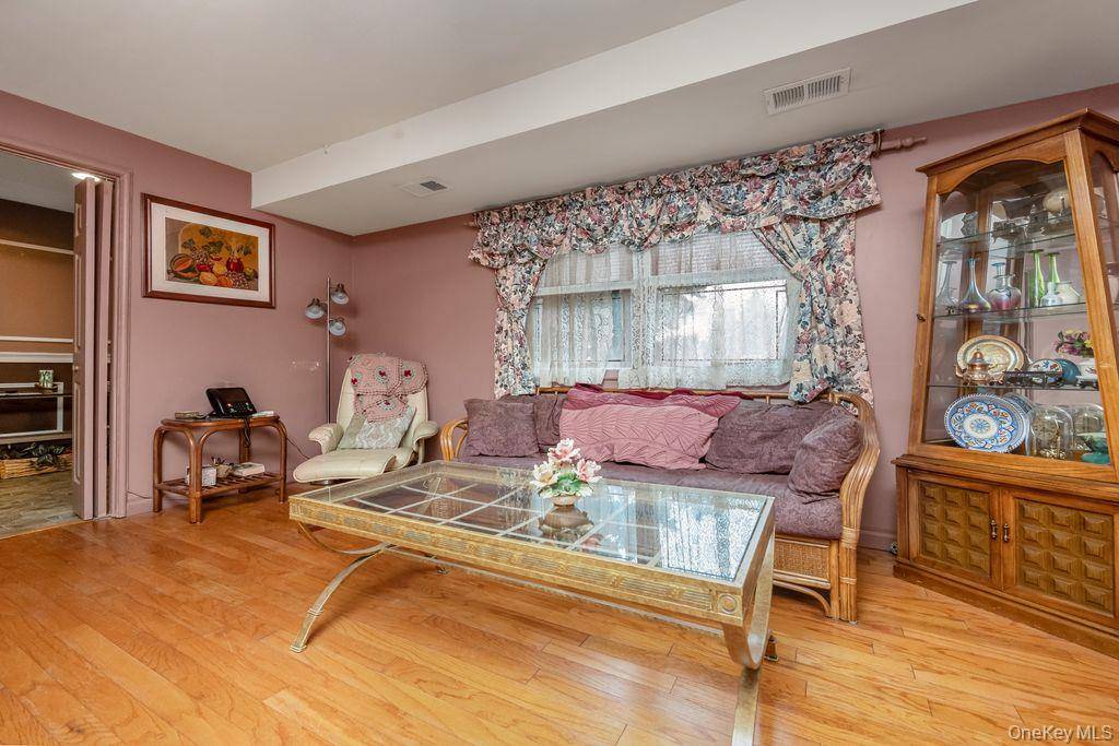 Casa con 3 Dormitorios en Venta en Plainview - Nueva York - EE. UU. - 4