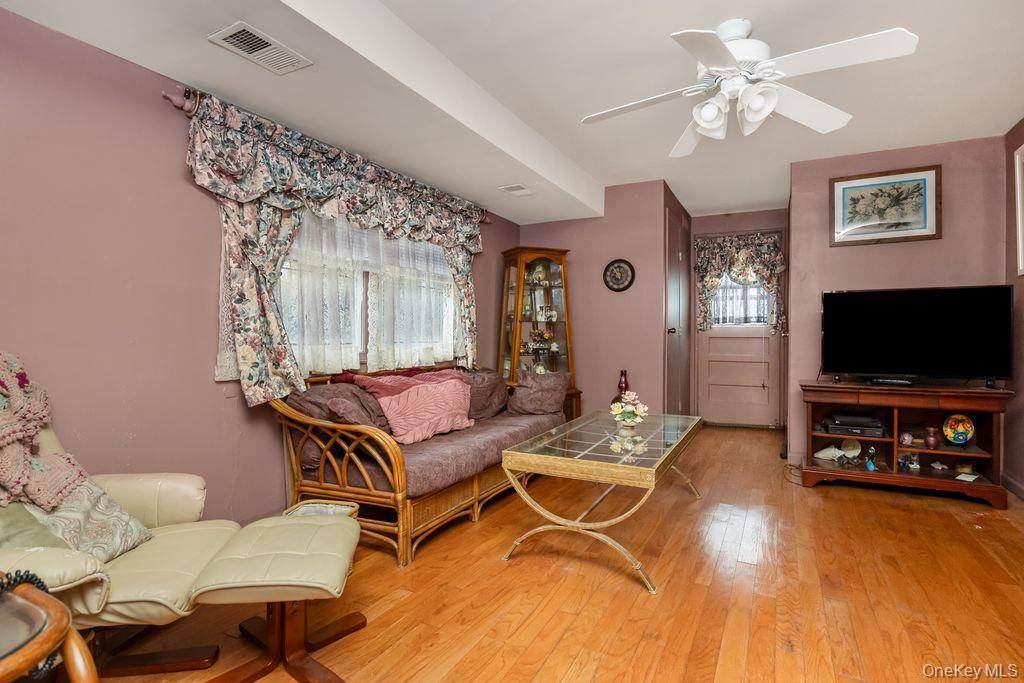 Casa con 3 Dormitorios en Venta en Plainview - Nueva York - EE. UU. - 5