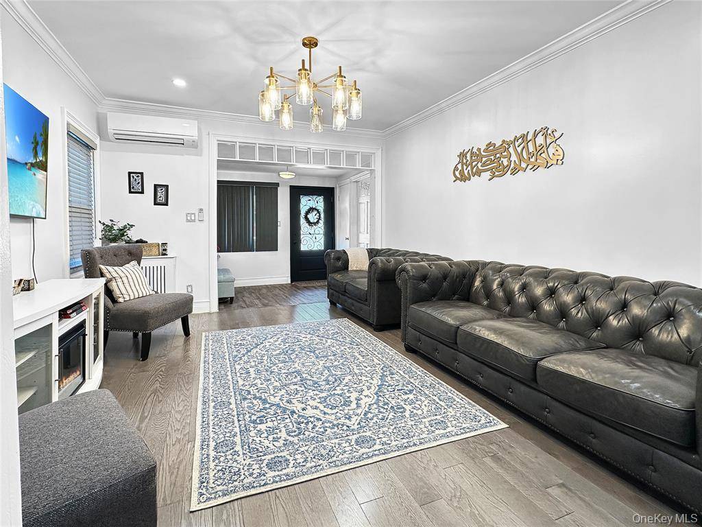 3 Bedroom Home for Sale in Queens Village - New York - USA - 4