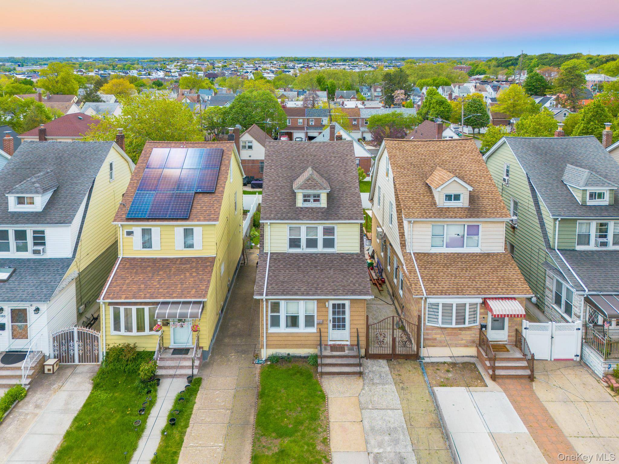 3 Bedroom Home for Sale in Queens Village - New York - USA - 2