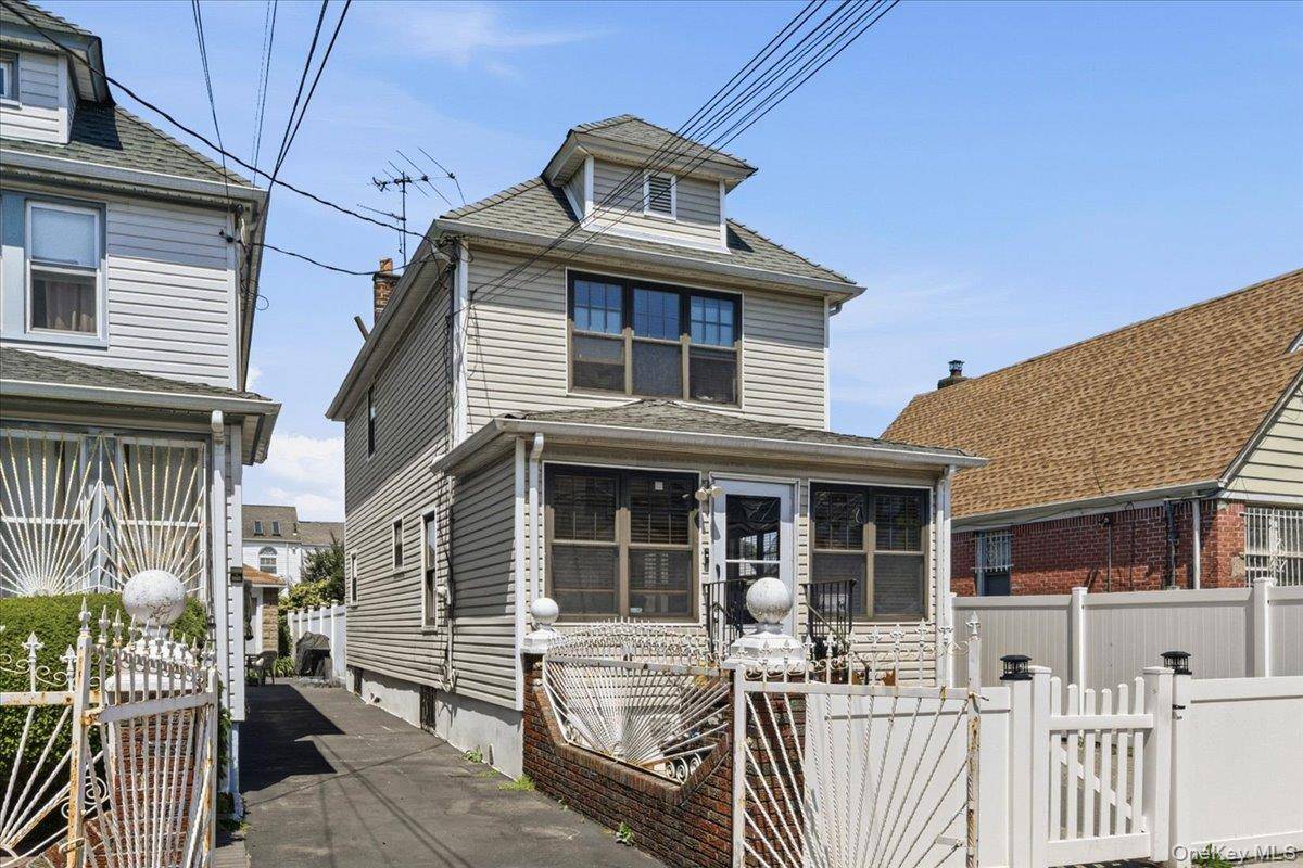 3 Bedroom Home for Sale in Queens Village - New York - USA - 2