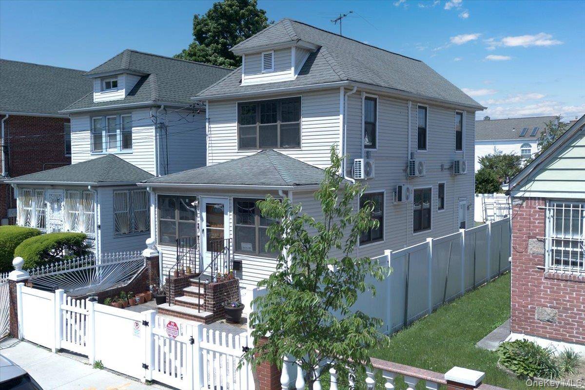 3 Bedroom Home for Sale in Queens Village - New York - USA - 4