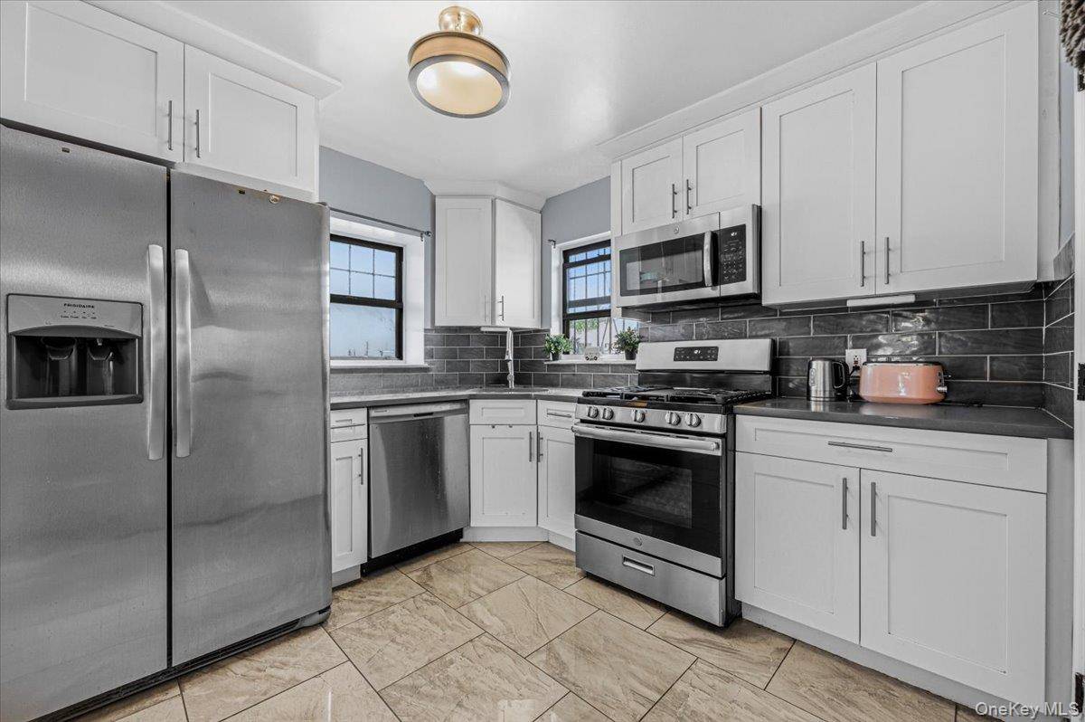 3 Bedroom Home for Sale in Queens Village - New York - USA - 8