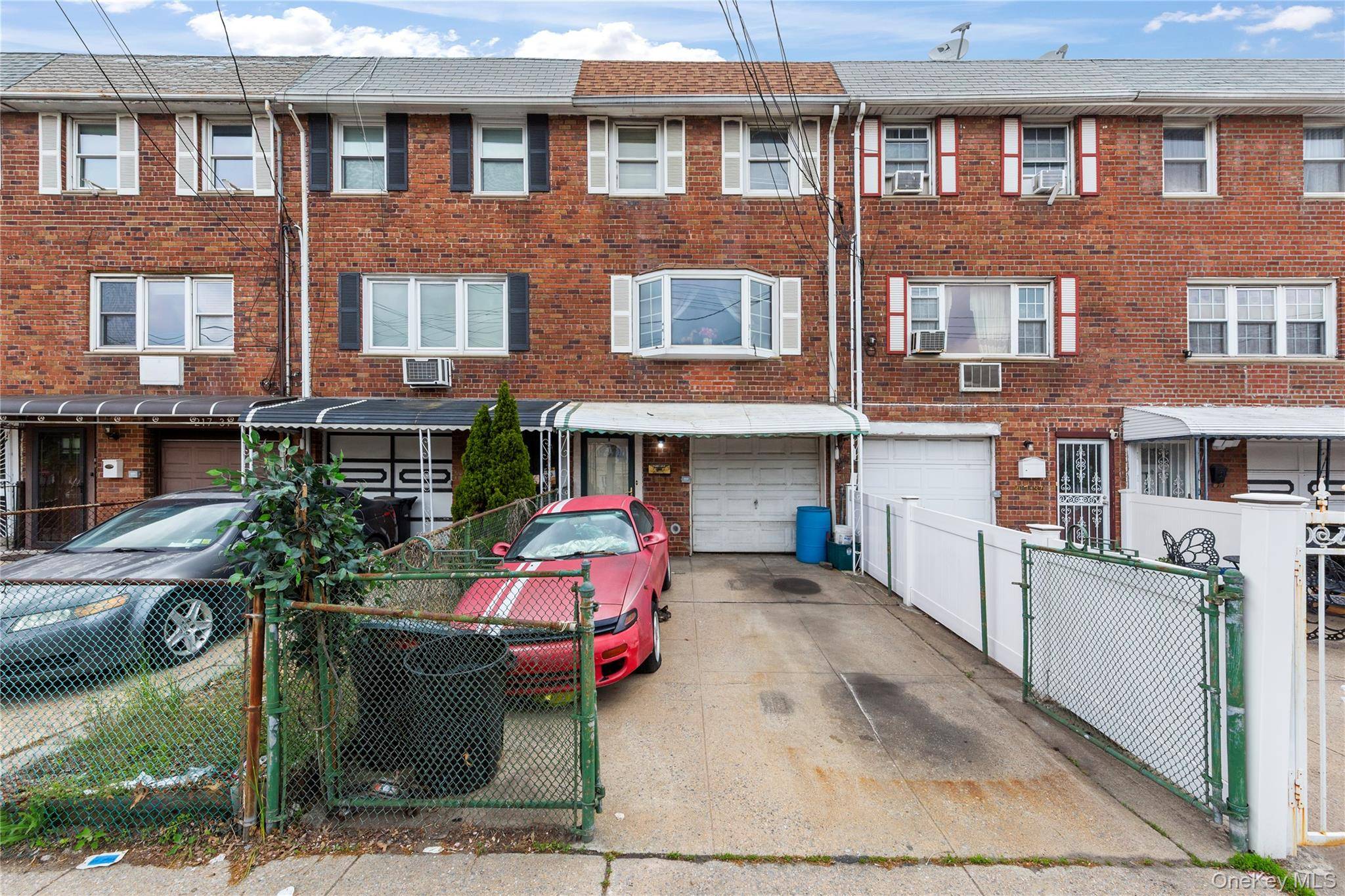 Casa com 3 Quartos à Venda em Queens Village - Nova Iorque - EUA - 1