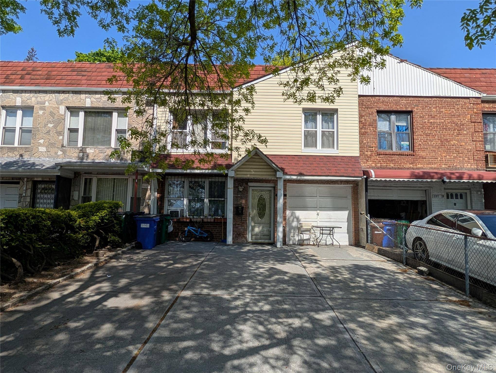 Casa com 3 Quartos à Venda em Queens Village - Nova Iorque - EUA - 1