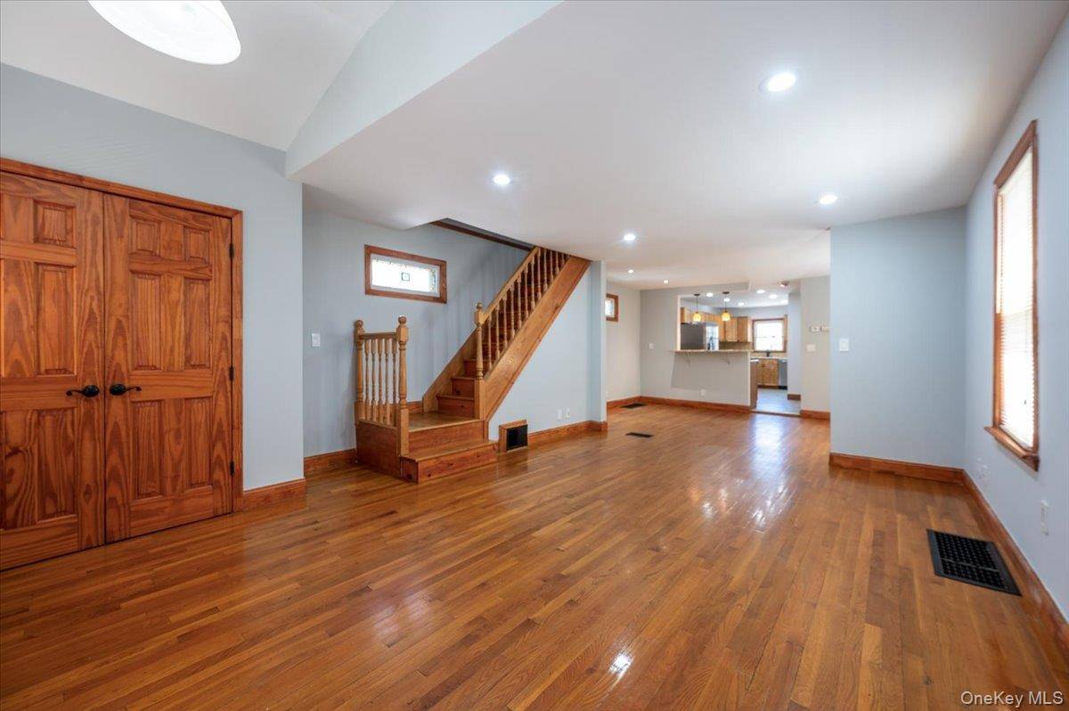 3 Bedroom Home for Sale in Queens Village - New York - USA - 2