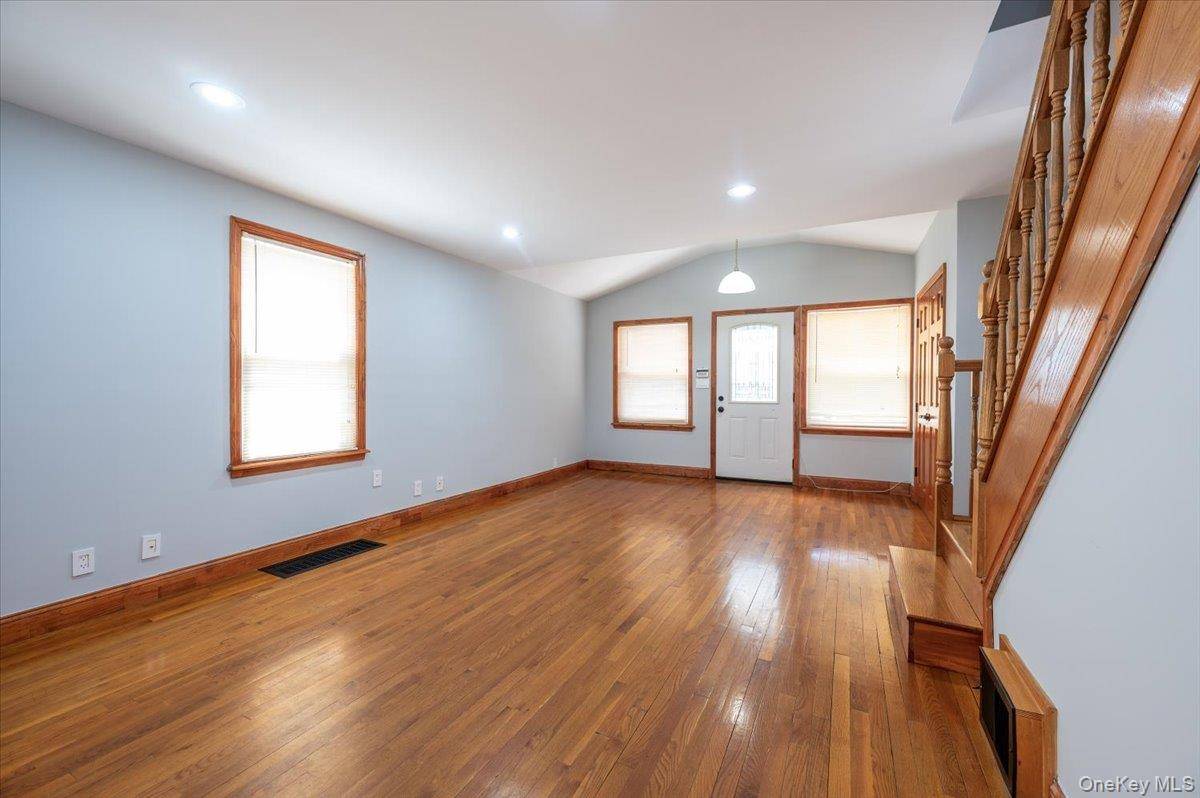 3 Bedroom Home for Sale in Queens Village - New York - USA - 4