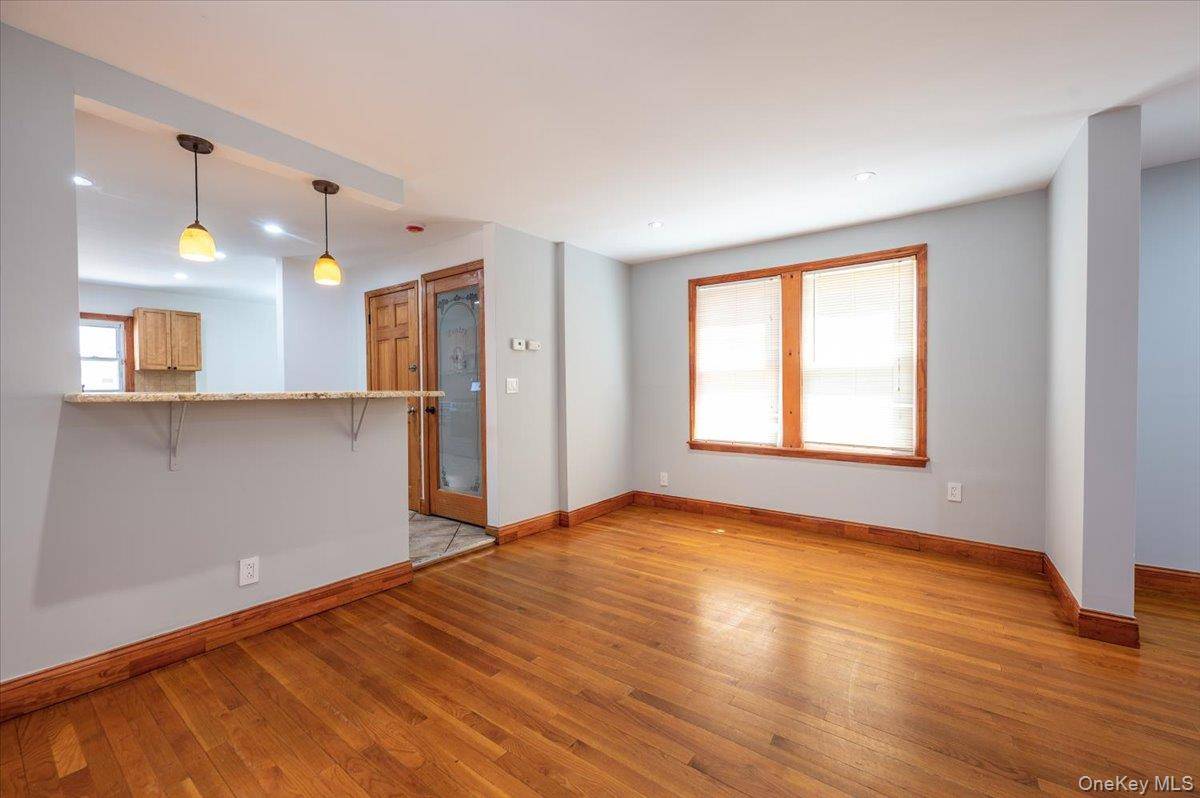 3 Bedroom Home for Sale in Queens Village - New York - USA - 5