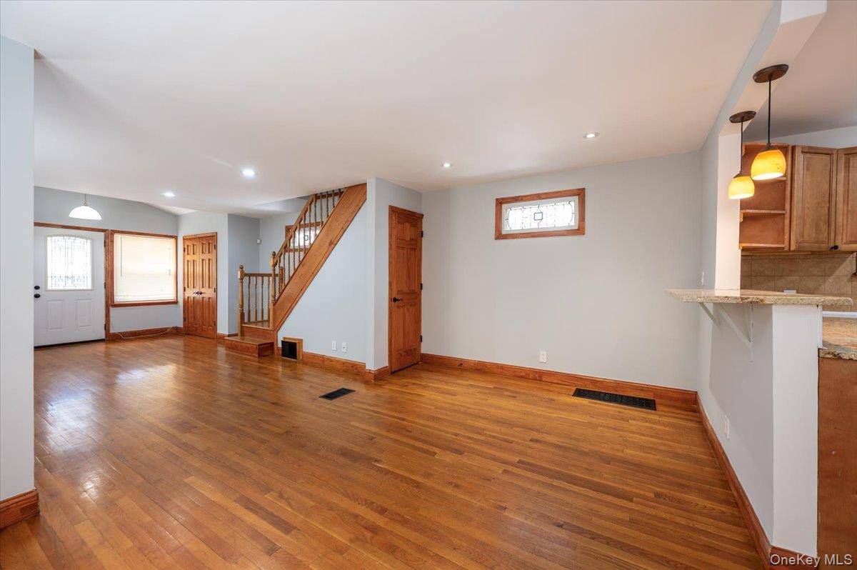 3 Bedroom Home for Sale in Queens Village - New York - USA - 6