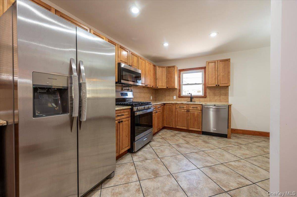 3 Bedroom Home for Sale in Queens Village - New York - USA - 7