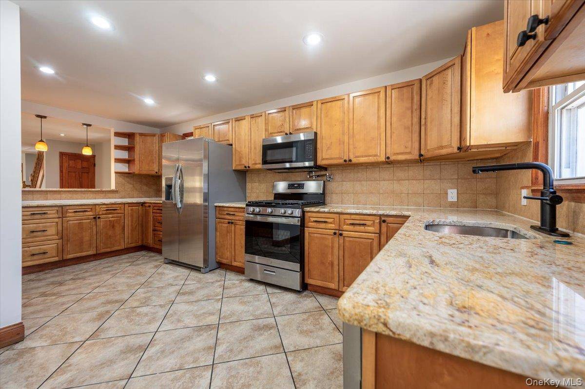 3 Bedroom Home for Sale in Queens Village - New York - USA - 8