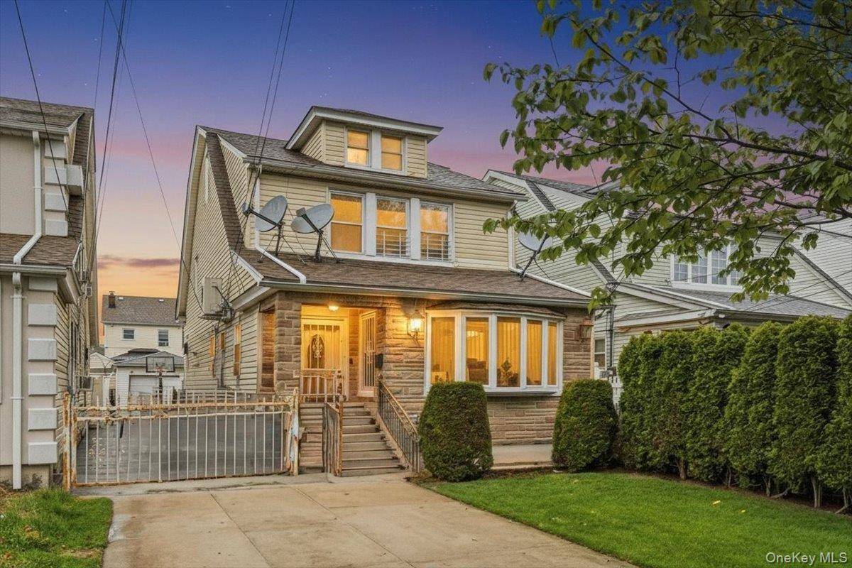 3 Bedroom Home for Sale in Queens Village - New York - USA - 1