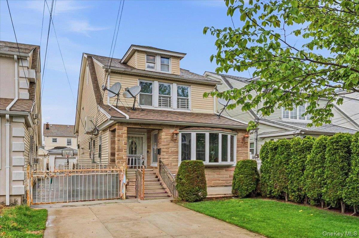 3 Bedroom Home for Sale in Queens Village - New York - USA - 2
