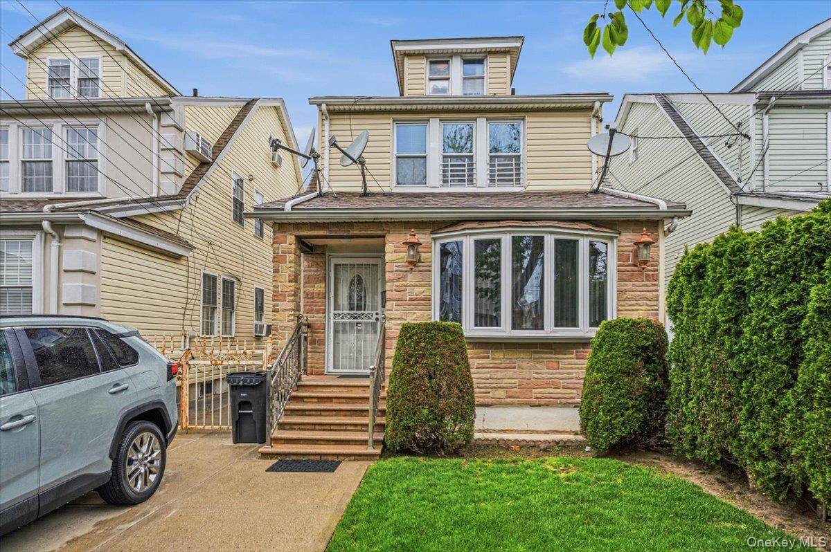 3 Bedroom Home for Sale in Queens Village - New York - USA - 3