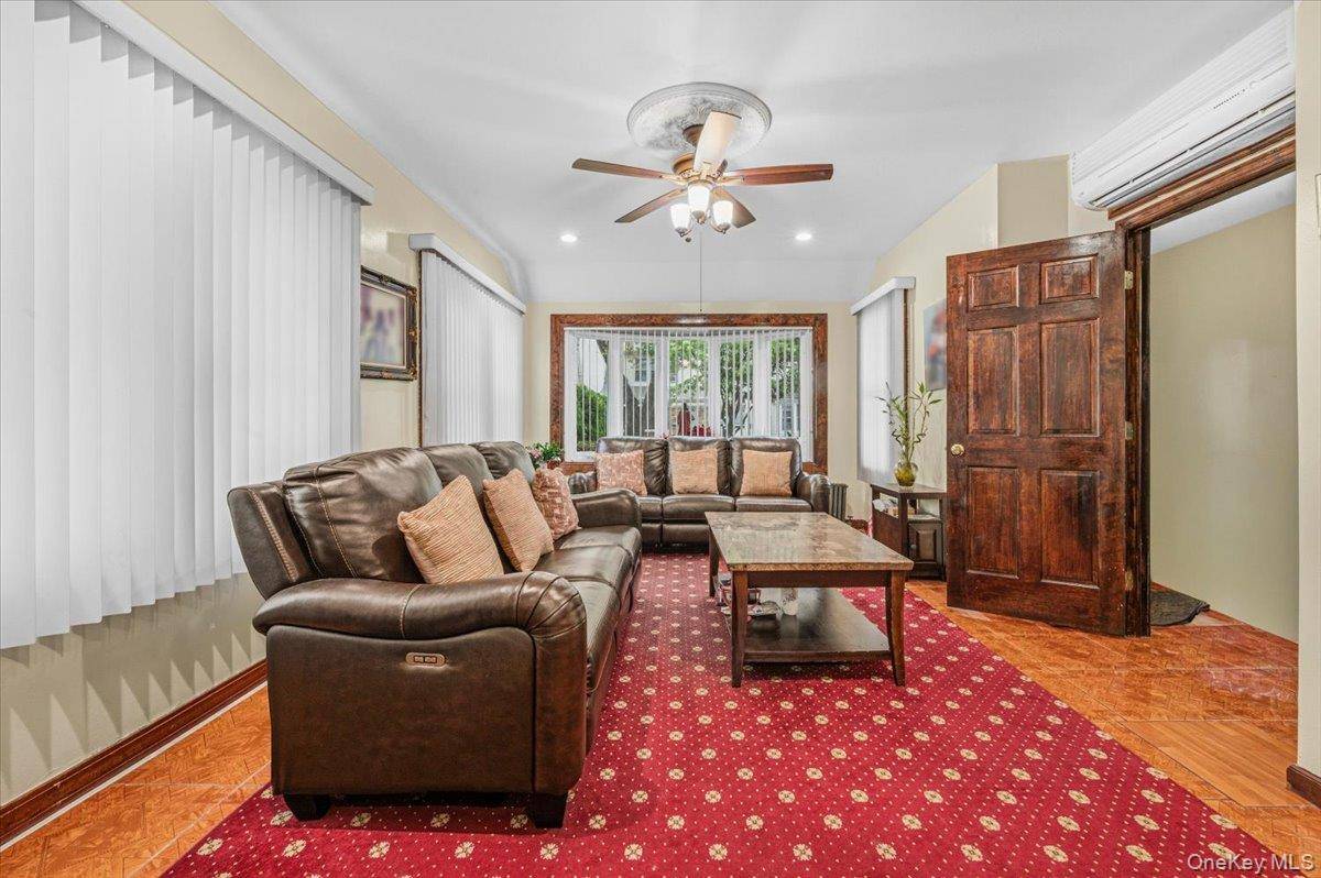 3 Bedroom Home for Sale in Queens Village - New York - USA - 4