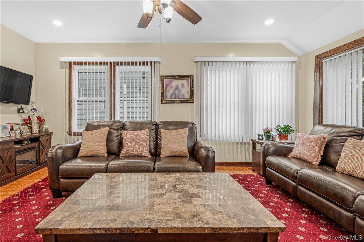 3 Bedroom Home for Sale in Queens Village - New York - USA - 5
