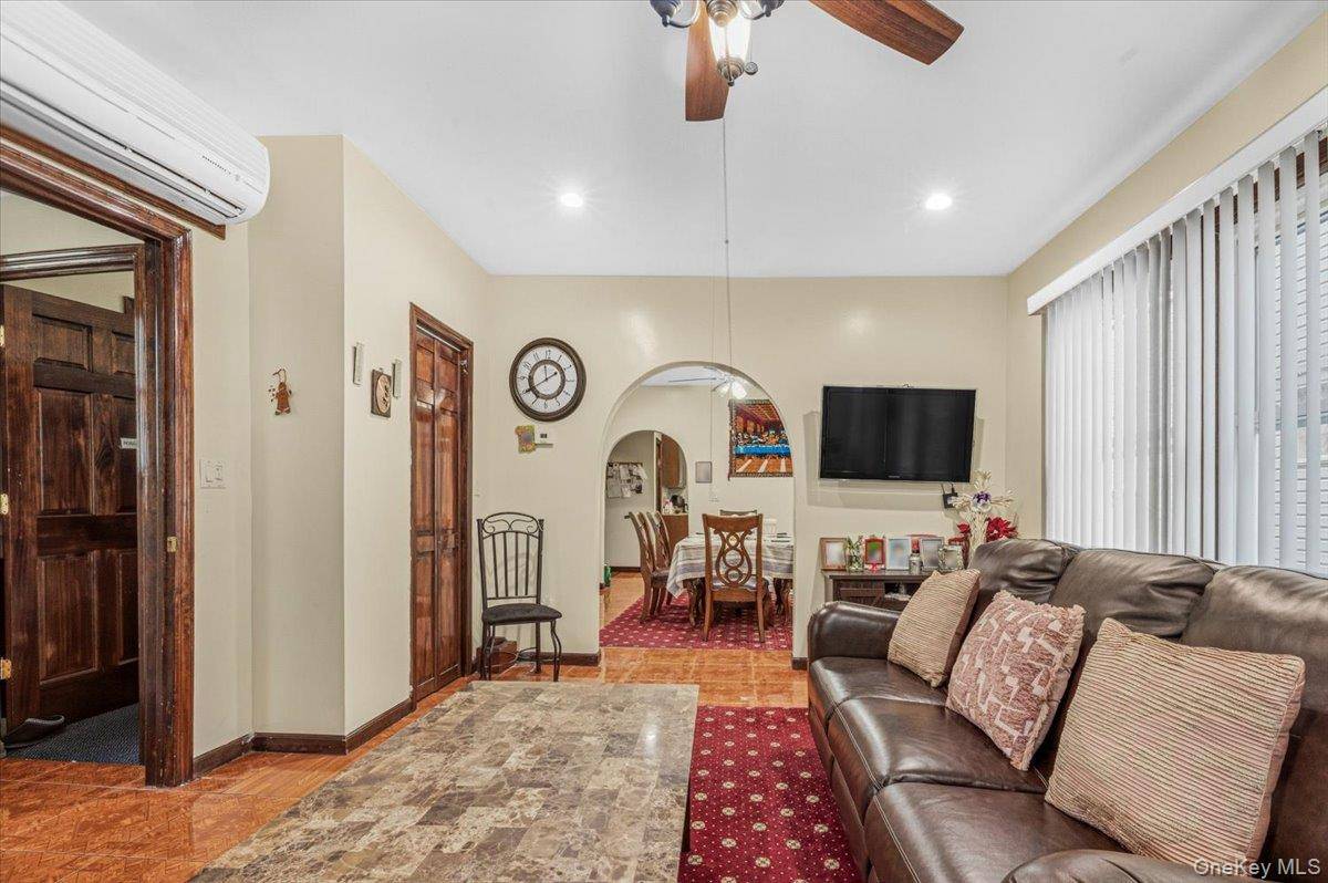 3 Bedroom Home for Sale in Queens Village - New York - USA - 6