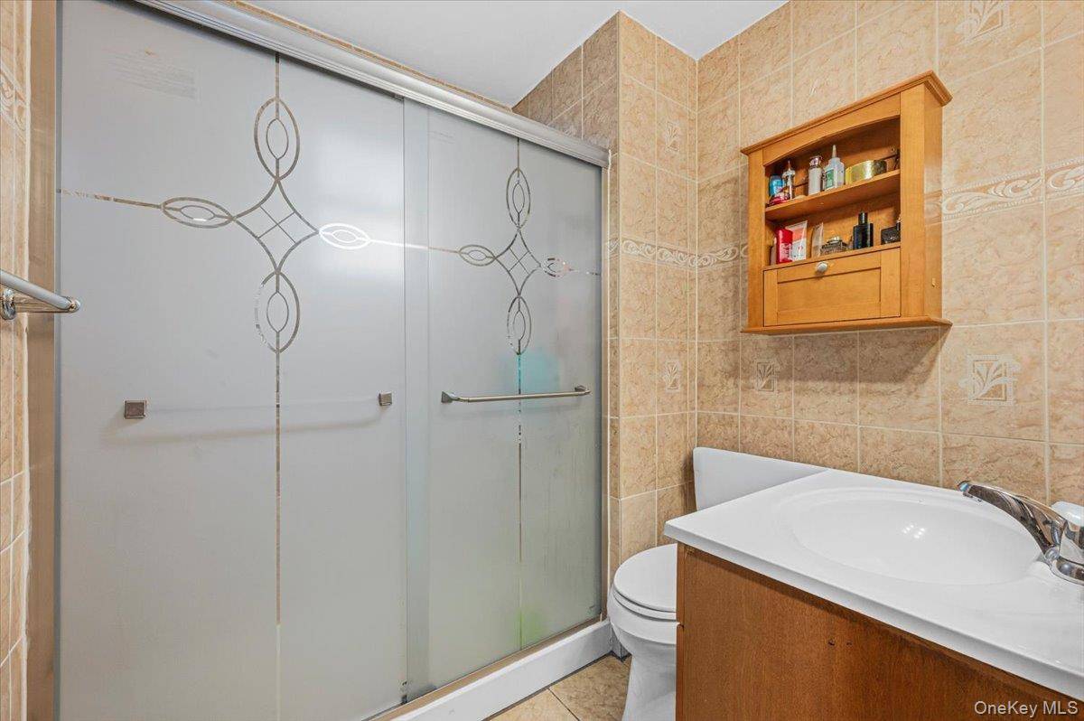 3 Bedroom Home for Sale in Queens Village - New York - USA - 8