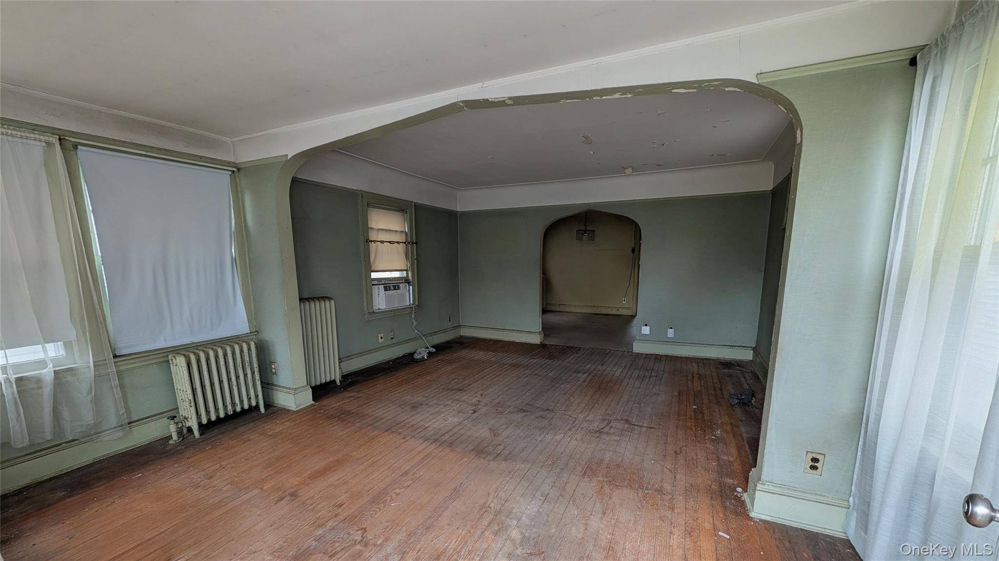 3 Bedroom Home for Sale in Queens Village - New York - USA - 2