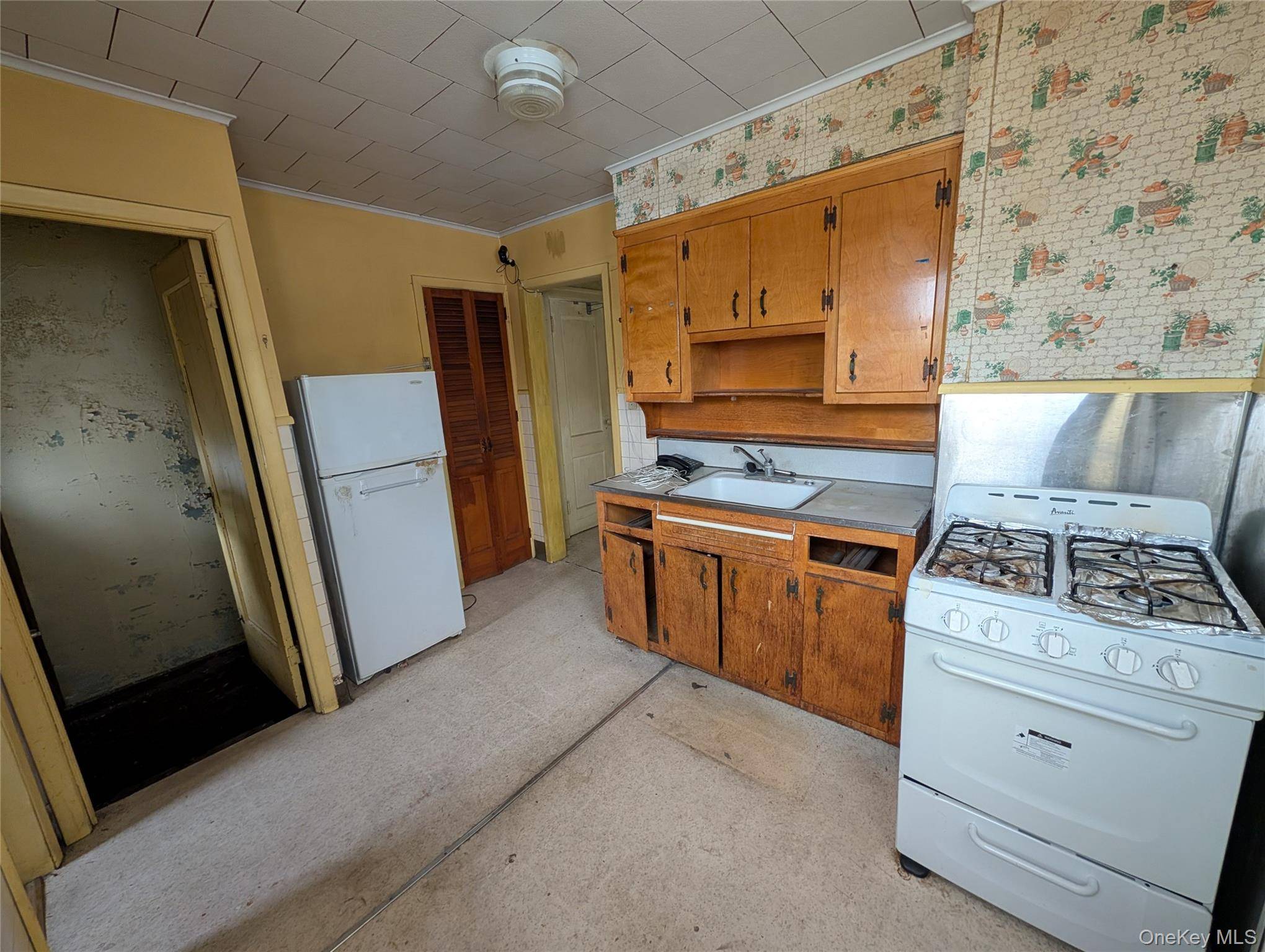 3 Bedroom Home for Sale in Queens Village - New York - USA - 4