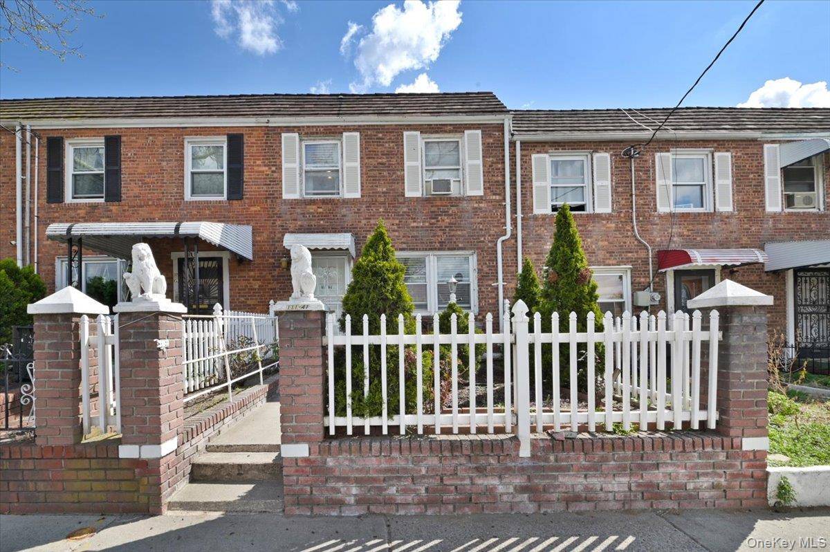 Casa com 3 Quartos à Venda em Queens Village - Nova Iorque - EUA - 1