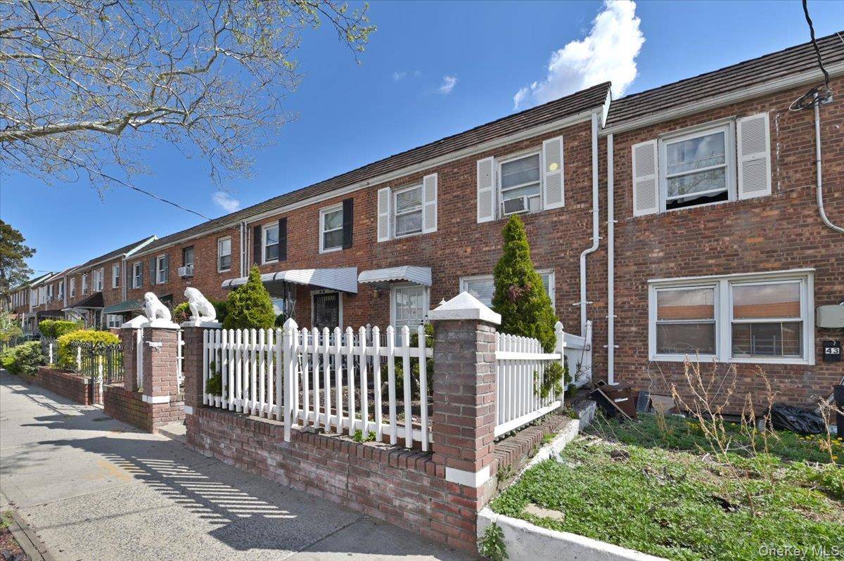 Casa com 3 Quartos à Venda em Queens Village - Nova Iorque - EUA - 2