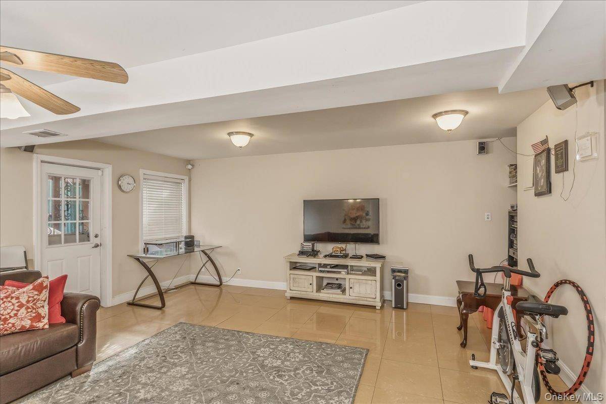3 Bedroom Home for Sale in Queens Village - New York - USA - 2