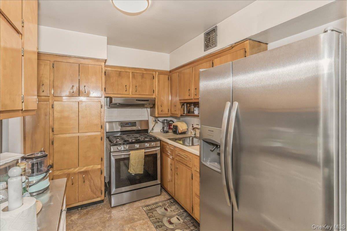 3 Bedroom Home for Sale in Queens Village - New York - USA - 5