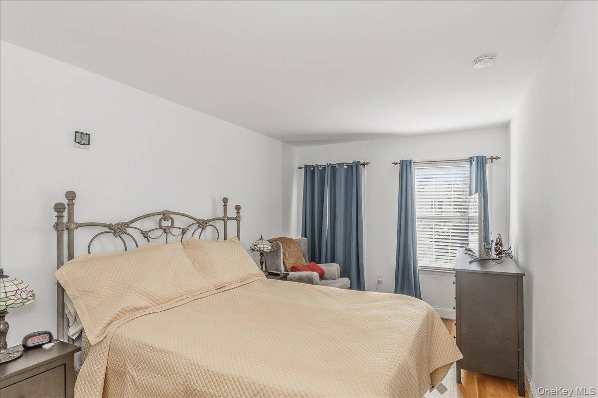 3 Bedroom Home for Sale in Queens Village - New York - USA - 8
