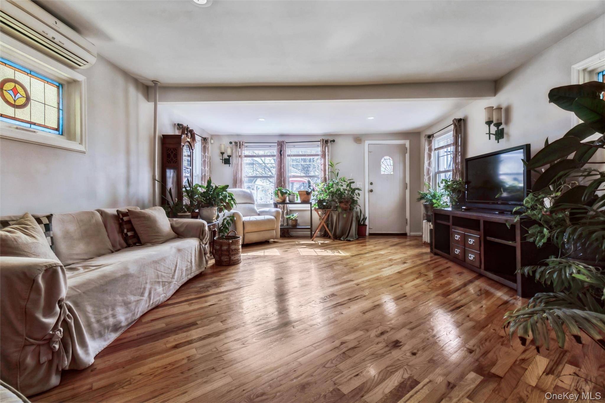 3 Bedroom Home for Sale in Queens Village - New York - USA - 4