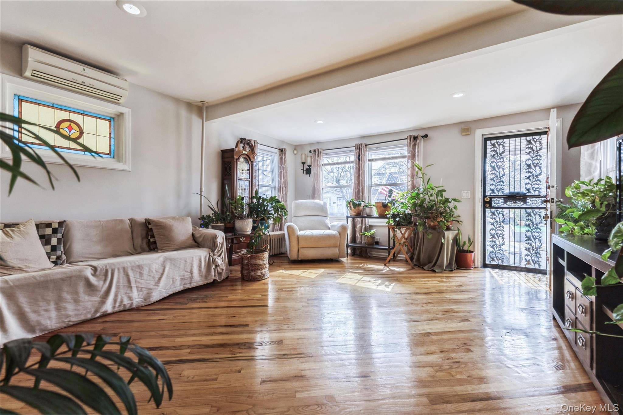 3 Bedroom Home for Sale in Queens Village - New York - USA - 5