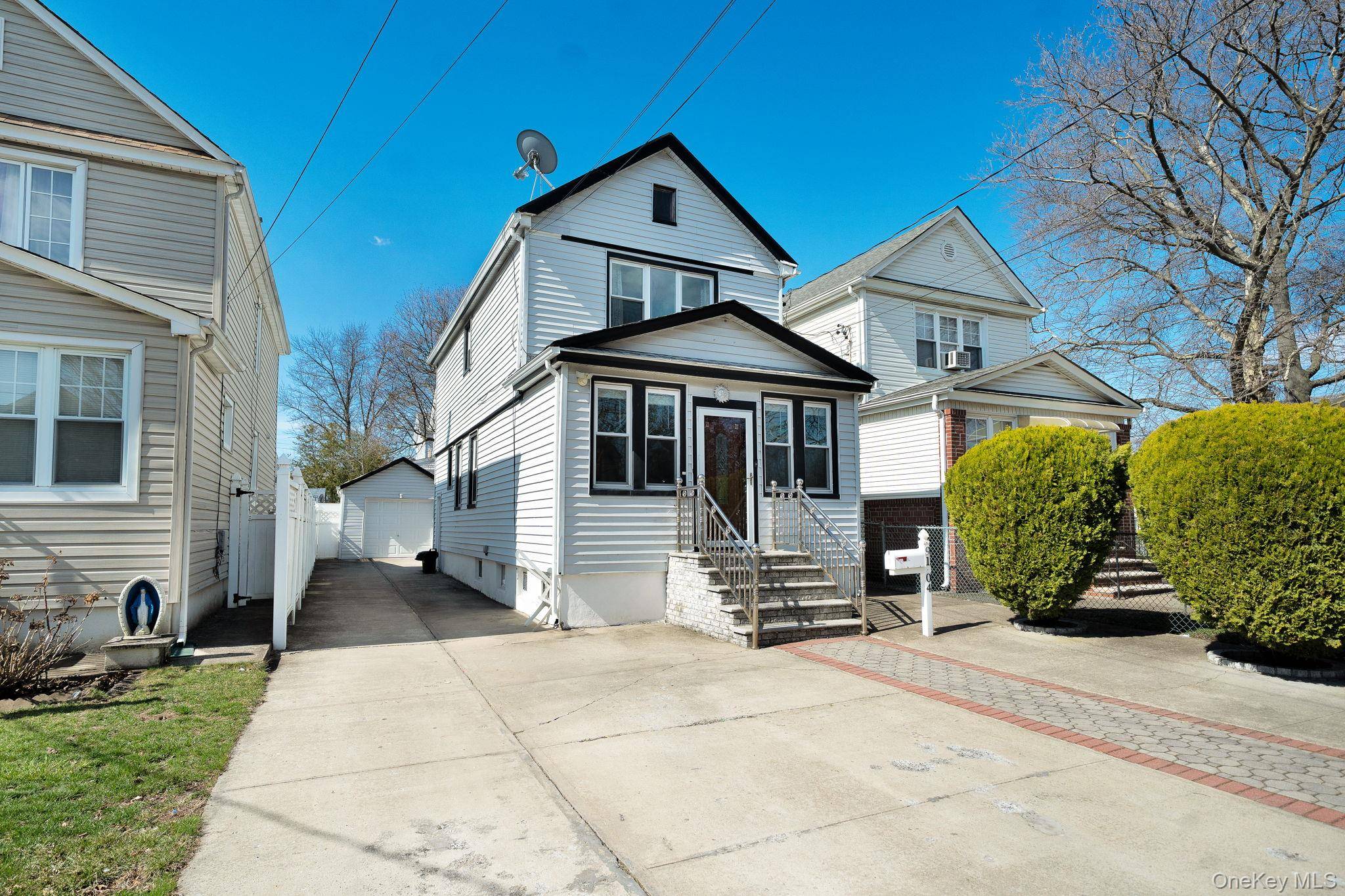 3 Bedroom Home for Sale in Queens Village - New York - USA - 2