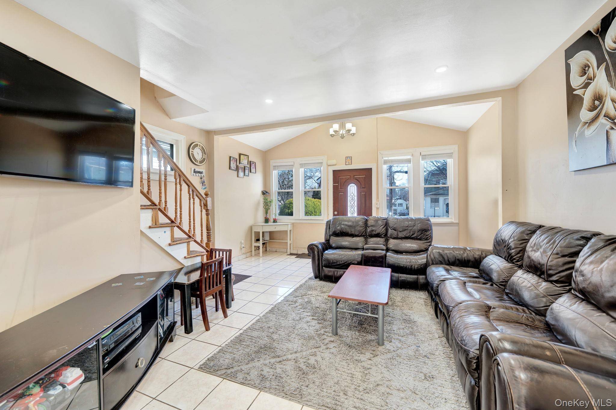 3 Bedroom Home for Sale in Queens Village - New York - USA - 6