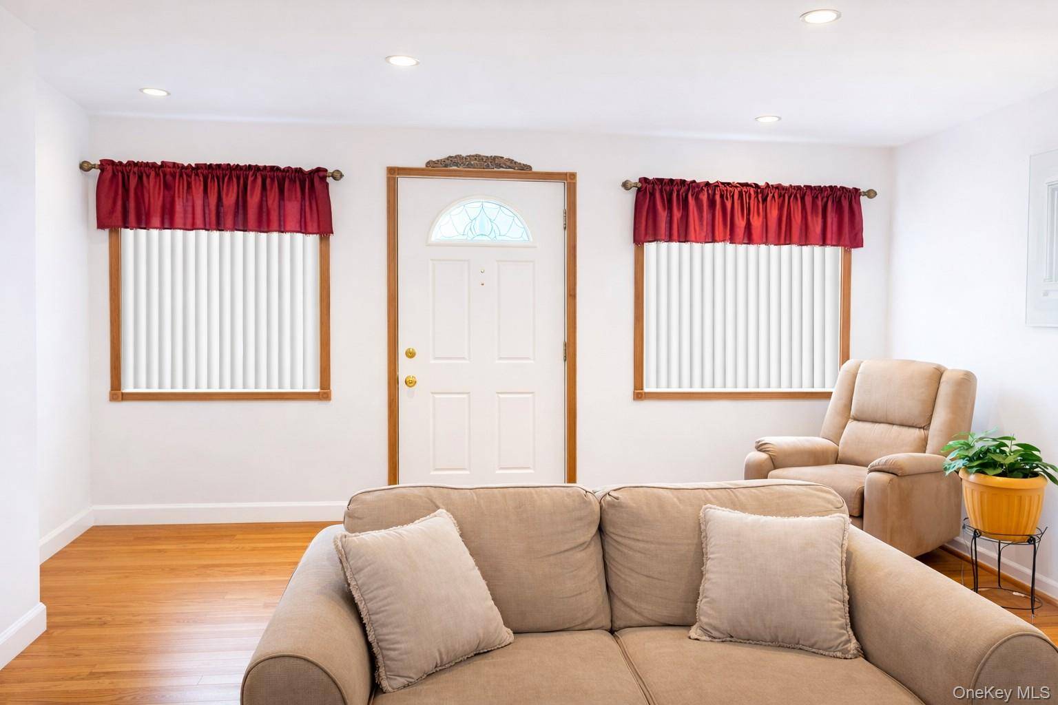 3 Bedroom Home for Sale in Queens Village - New York - USA - 4