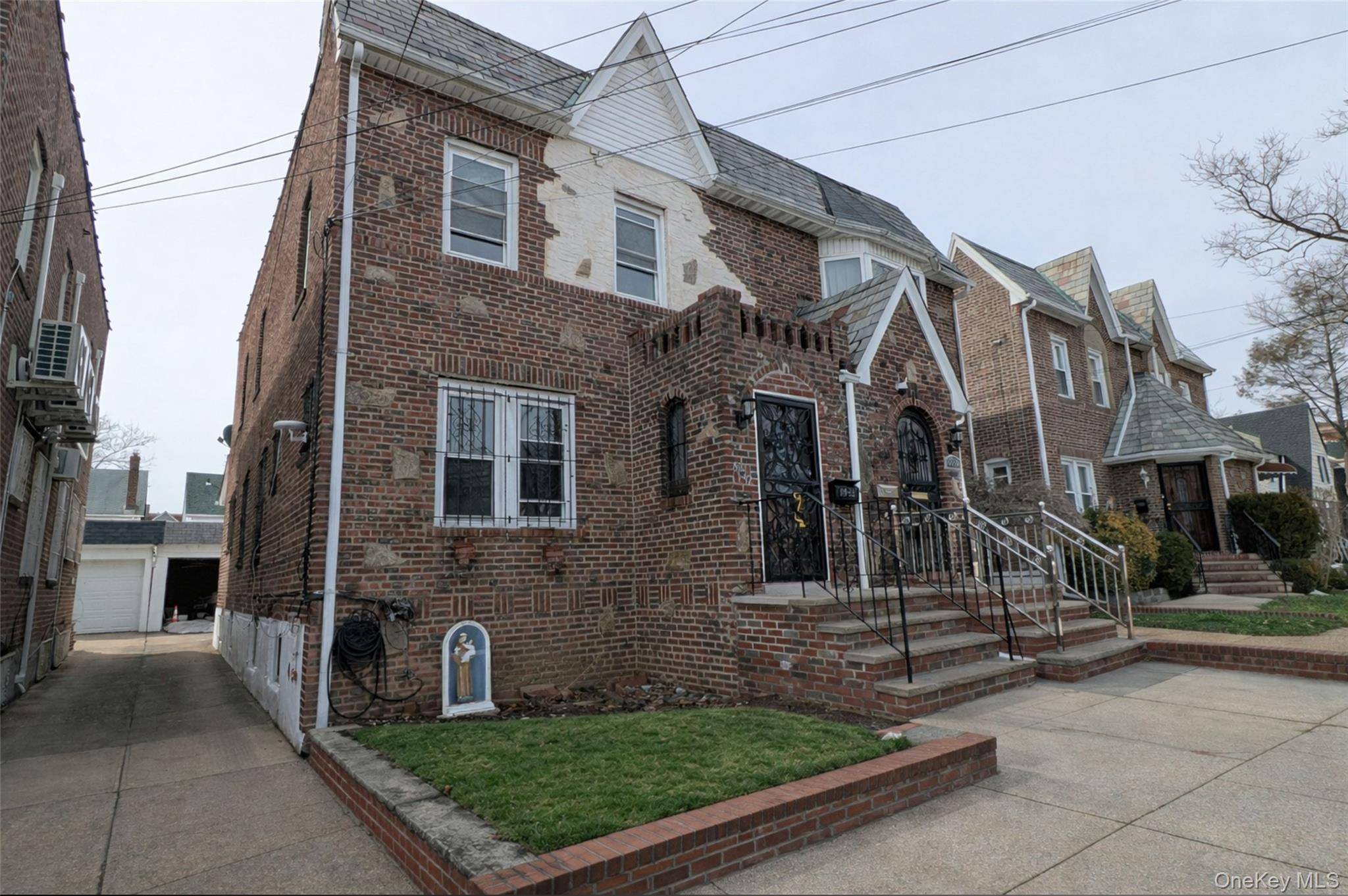 Hogar con 3 Dormitorios en Venta en Queens Village - Nueva York - EE. UU. - 1